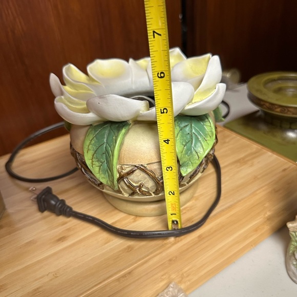Home interiors Retired fragrance warmer magnolia shaped - Picture 9 of 12